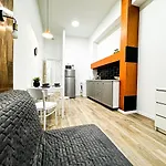 1Min Walk To Market Square, Beautiful Views! Stylish 1Br Kitchen