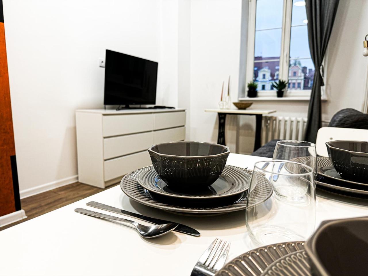 1min Walk To Market Square, Beautiful Views! Stylish 1br Kitchen * Breslau