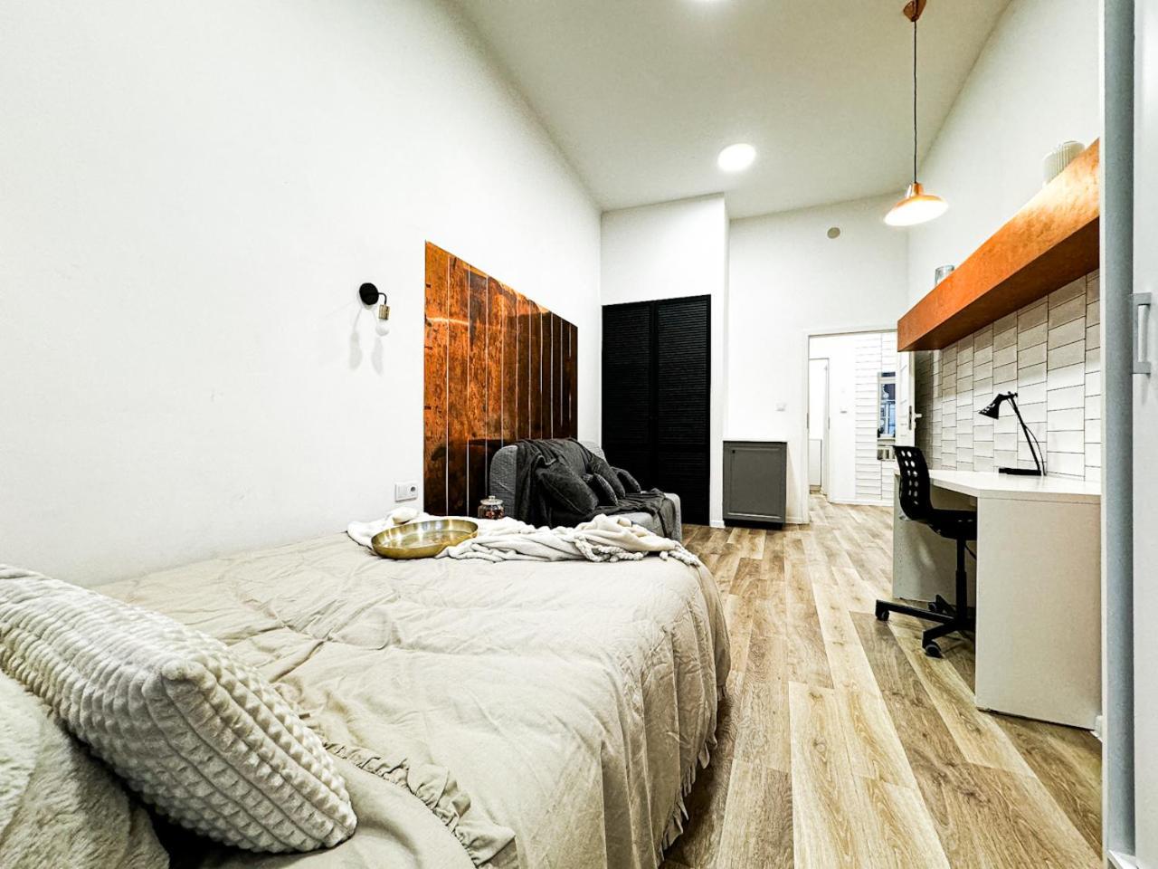 1min Walk To Market Square, Beautiful Views! Stylish 1br Kitchen Apartment Breslau